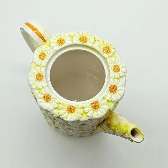 Brinn's Daisy Ceramic Vintage Tea Pot - Picture 6 of 9
